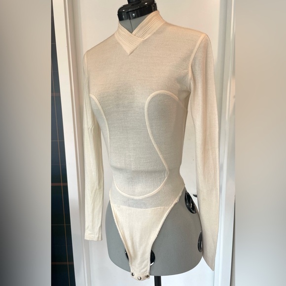 Alaïa VTG 90s Long Sleeve Knit Bodysuit, cream, high V neck, zip back, XS, EUC - Picture 11 of 14